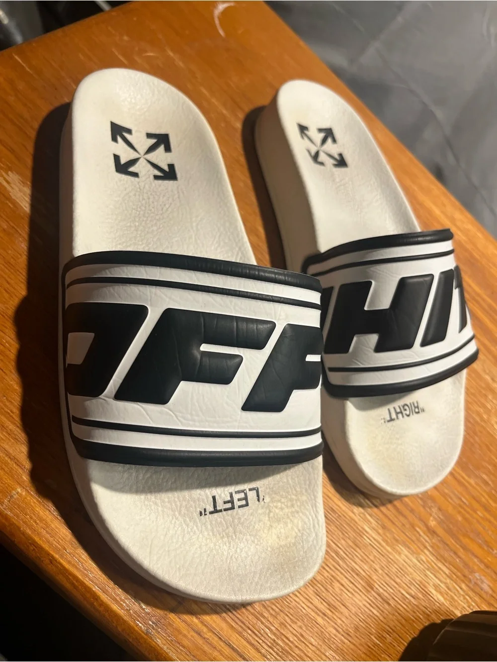 OFFWHITE Men’s Logo Pool White & Black Faux leather upper w/ rubber sole Slider